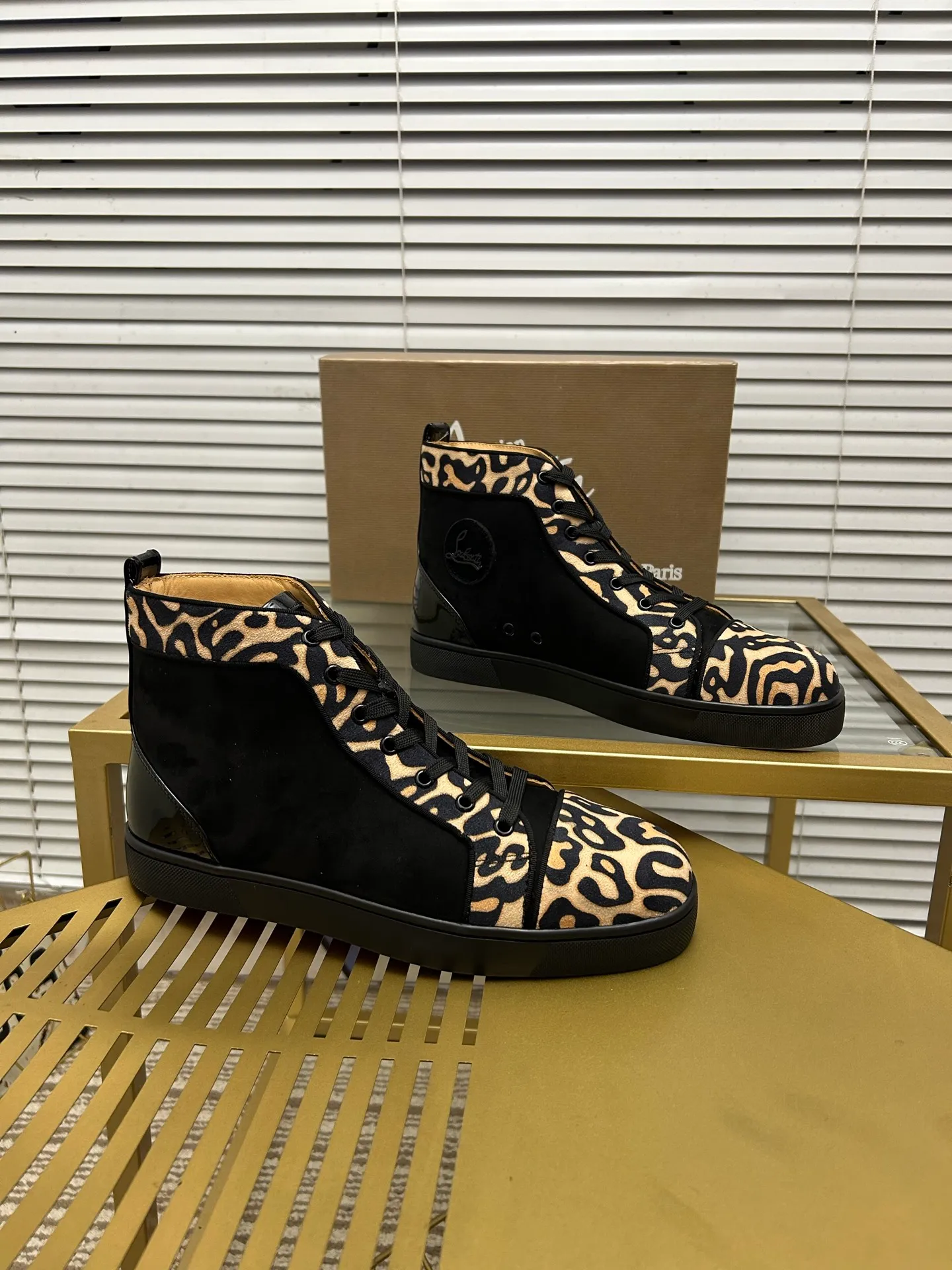 (Customized model) Ex-factory price is 540. christian louboutin (CL red sole shoes) counter series, casual sneakers for couples 📢 📢 📢 Exclusive hot style release 🎈🎈💪 Movable latex feet 👻 Finished outsole line [Proud] 😝Female 35-40# Male 38#-46, global supply😝 [Top version]: Original imported genuine leather upper, top original leather lining, original molded TPU outsole, original 1:1 detail processing, original shoe last,
